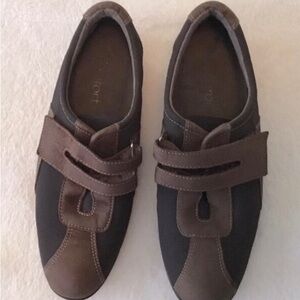 Mesh Sneaker with Velcro straps